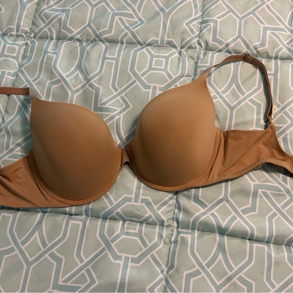 Victoria’s Secret Uplift Semi Demi Bra - Picture 2 of 9